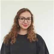 Étudiante de terminale en Biologie biotechnologie physique chimie et mathématiques.